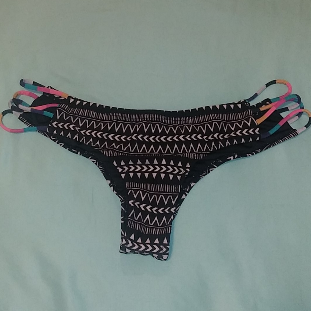 FINAL SALE! Sexy Volcom Bikini bottoms size XL
